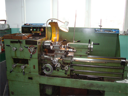 Tokarka uniwersalna TUM-35D1